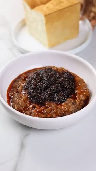 Ewa Agoyin (Beans with Spicy Stew) and Bread
